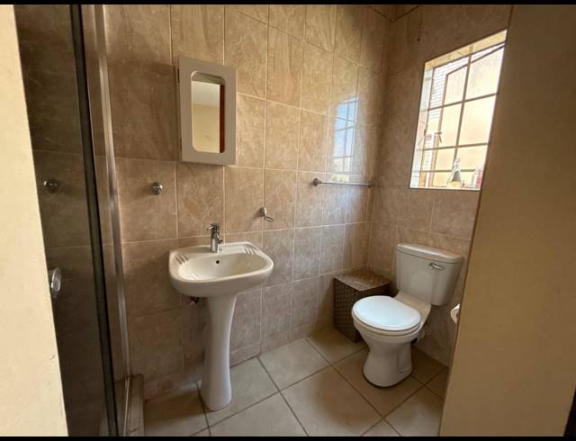 3 BEDROOM APARTMENT FOR SALE IN WATERVAL EAST